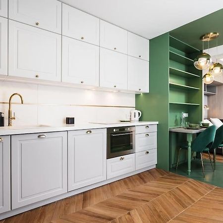 Verdant Oasis - Old Town Studio - By Upstairs Krakow Dış mekan fotoğraf